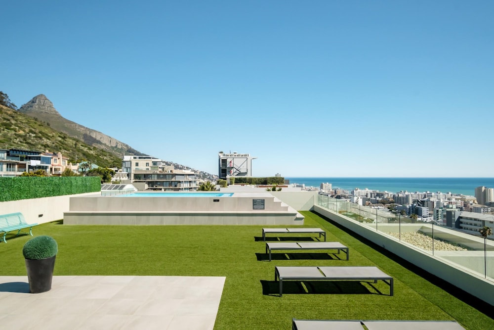 Ocean View 1bed Apartment in Sea Point Marlo Cove