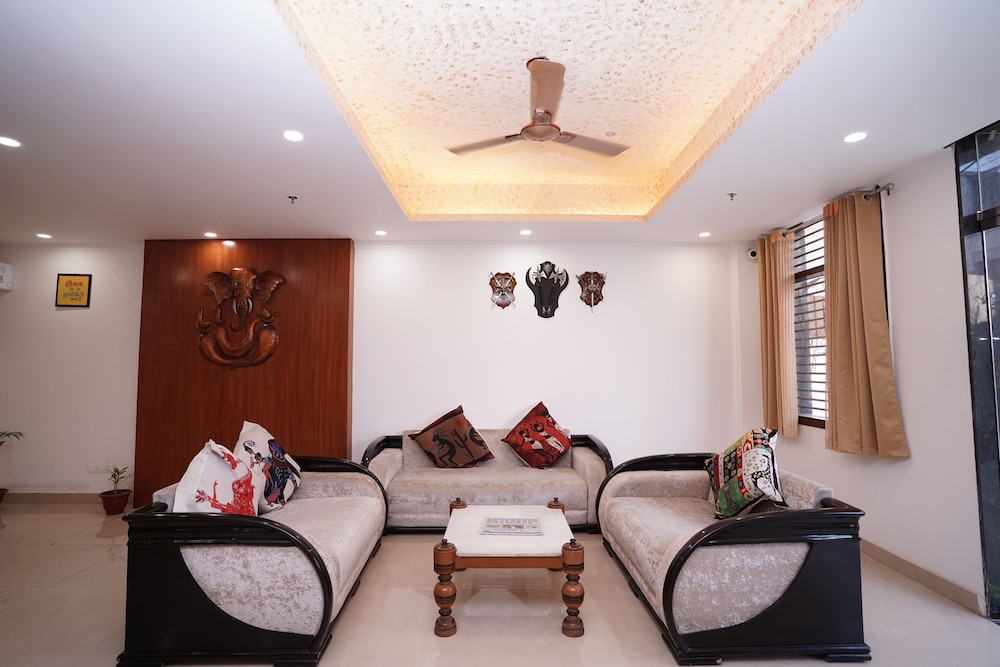 Hotel Moon Taj Near Yashobhoomi