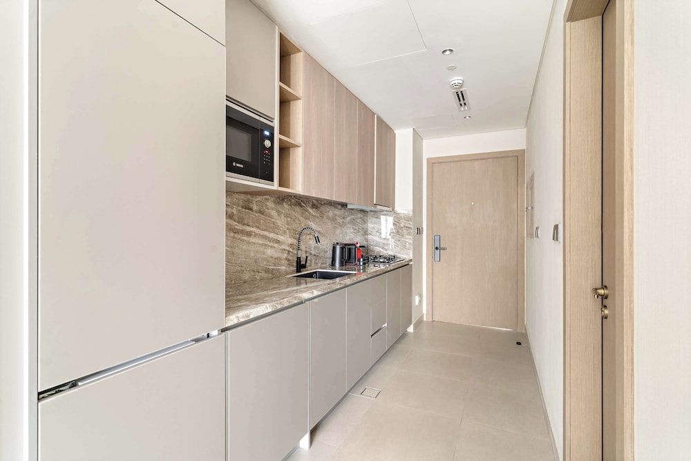 Modern Studio With Rooftop Pool and gym in JVC