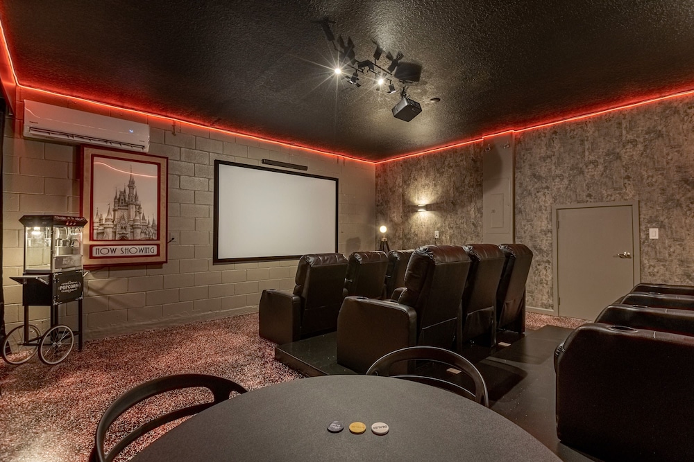 Upstay - Mansion w Kids Theme Rooms Pool Cinema view 5