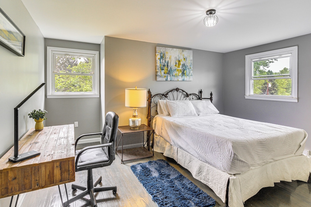 3 Mi to Main St: Modern New Paltz Home