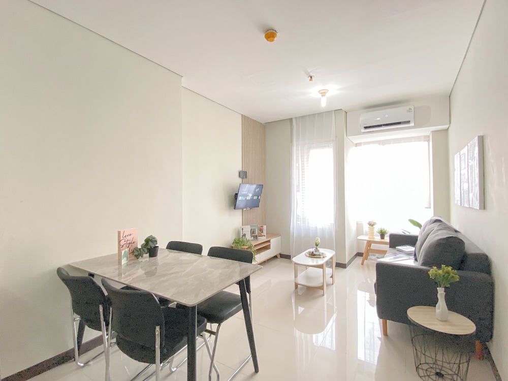 Comfortable And Homey 2Br Apartment Nifarro Park