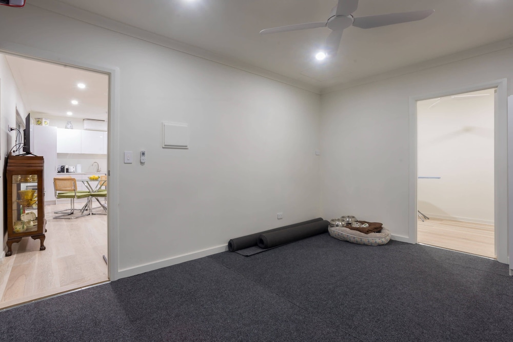 Beautiful Pet Friendly 1BR Cottage With Patio