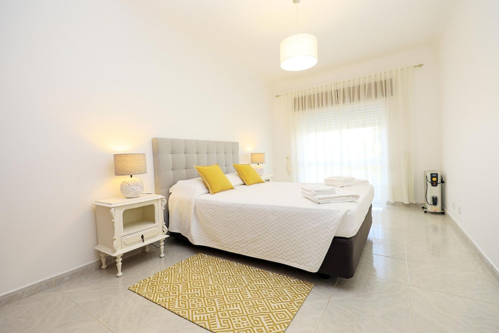C23 - Parkway Entrance Apartment in Lagos