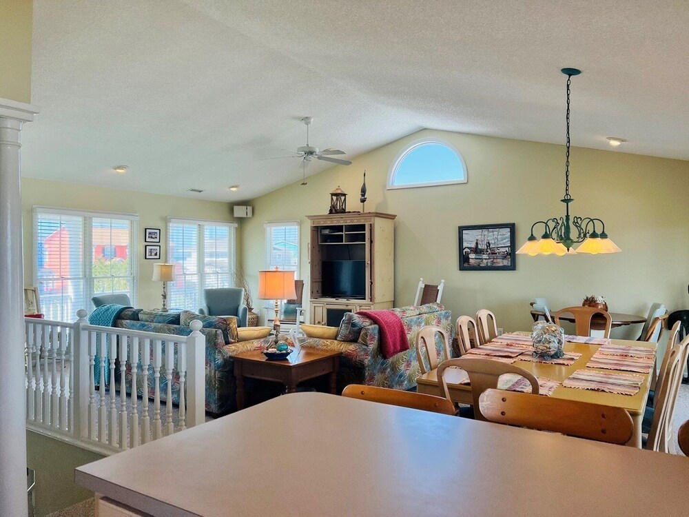Le Tournesol 4 Bedroom Home by RedAwning - Property Image 3