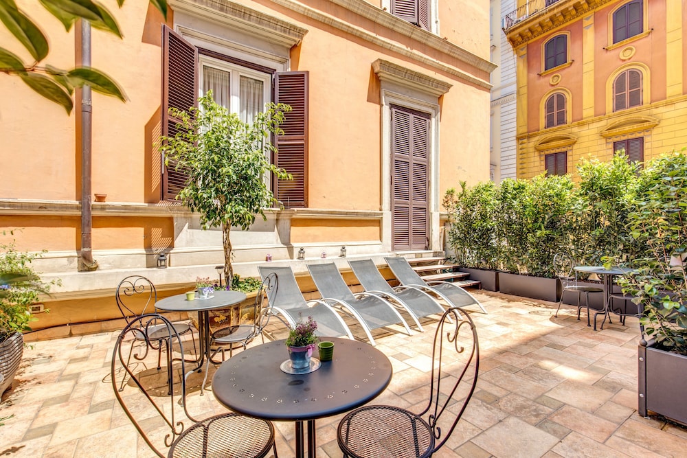 Ecce Roma Suites