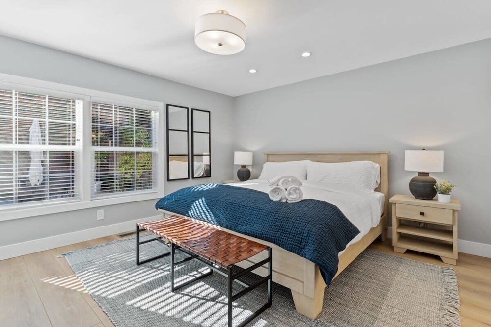 @ Marbella Lane - 3BR W/sweeping Views of Bay Area