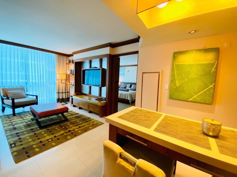 Carillon Miami Beach Private Suites
