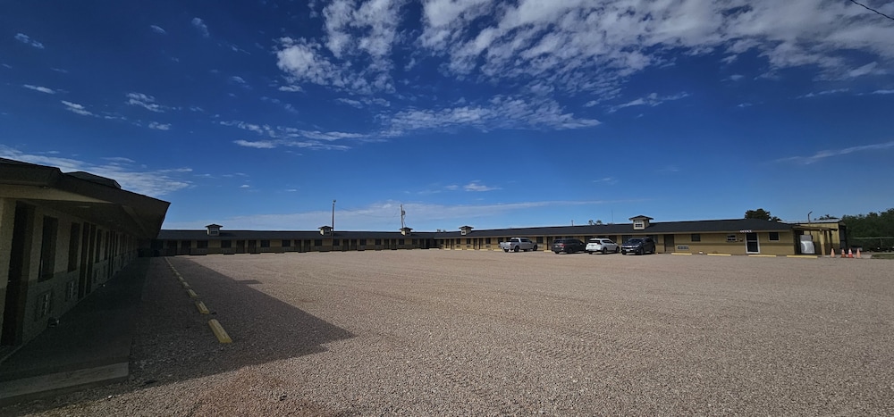 Deluxe Inn Motel