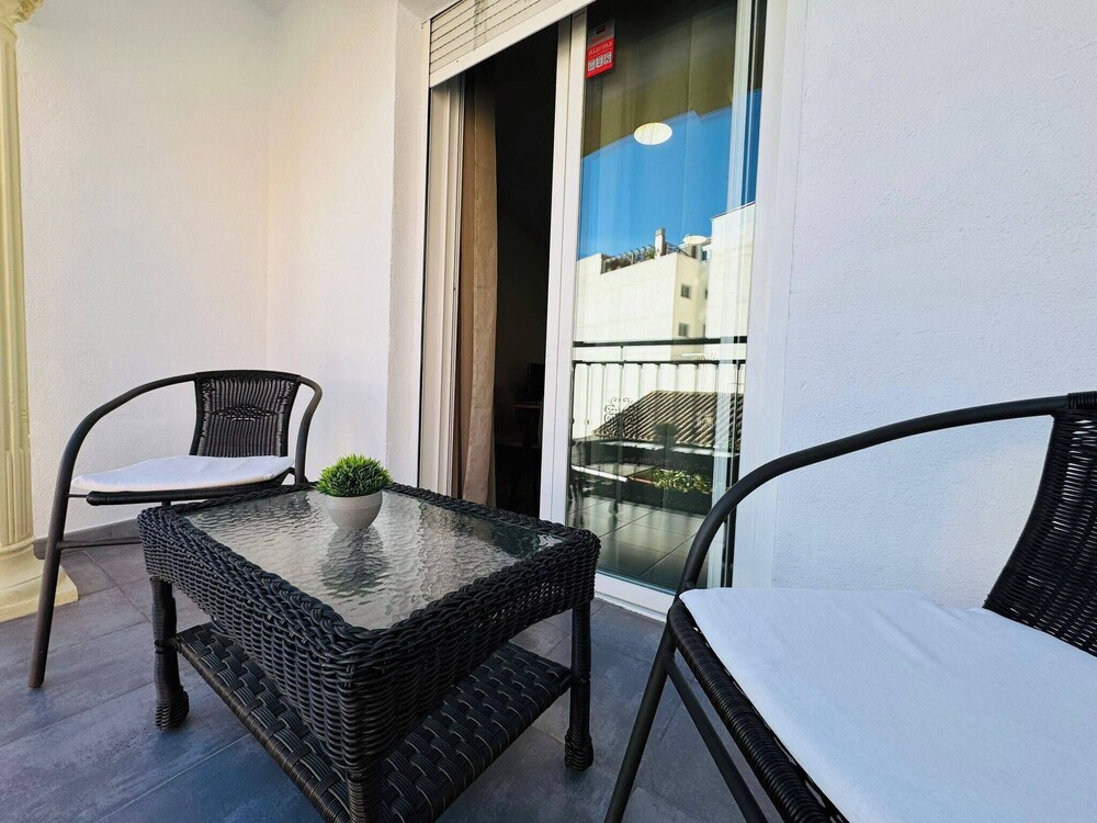 Bright Apartment Near Granada Center