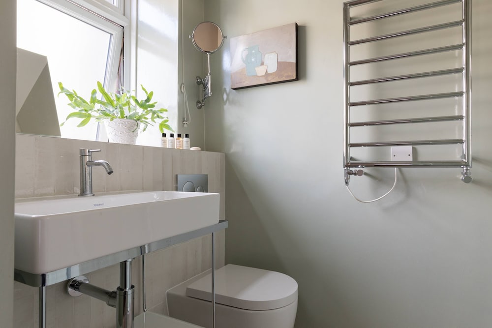 Southwell Gardens II by Onefinestay