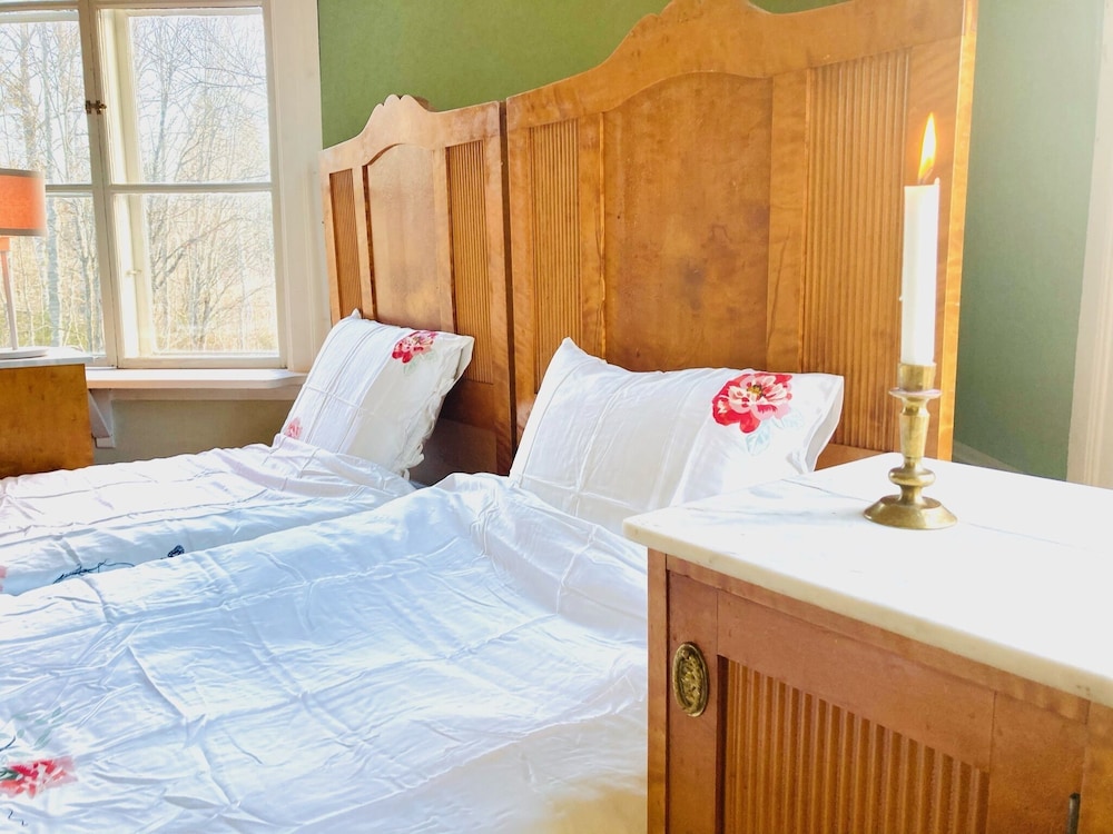 5 bed Country Home Only 2 hrs North of Stockholm view 2