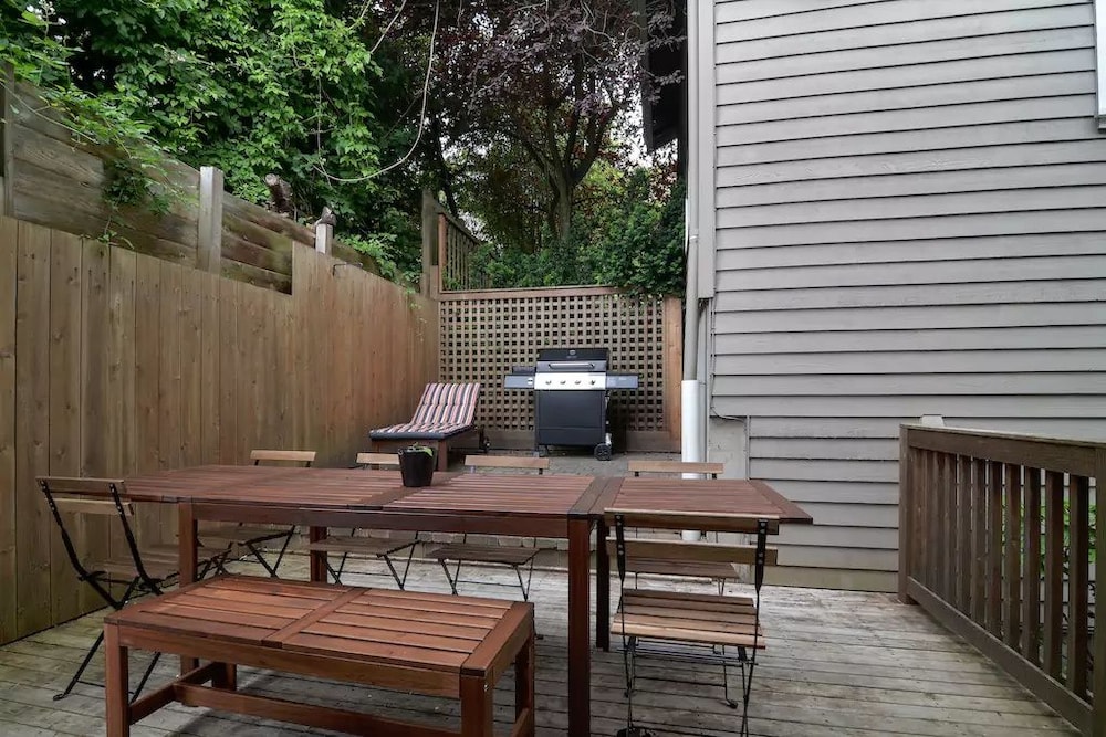 Seattle Vacation Home: The Gallery
