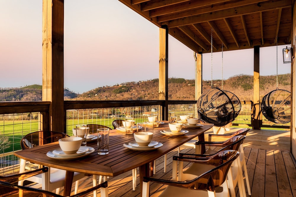 The Luxe 4 Bedroom Cabin