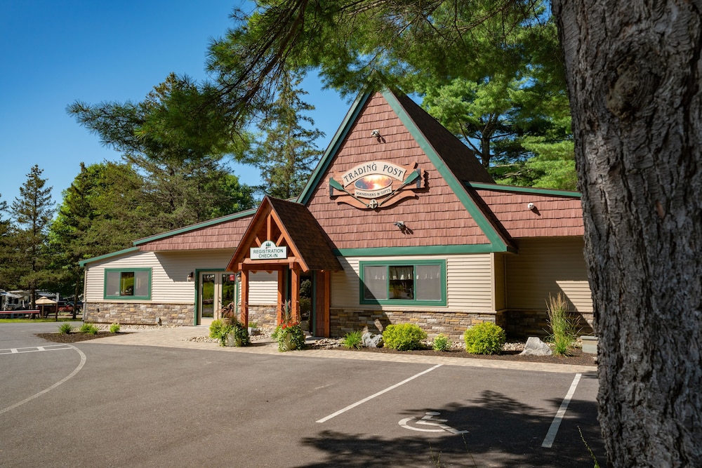 Sun Retreats Adirondack Gateway