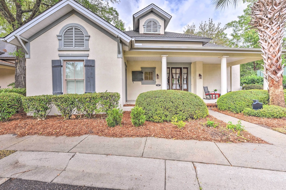 7 Mi to Beach: Bluffton Cottage w/ Furnished Patio view 4