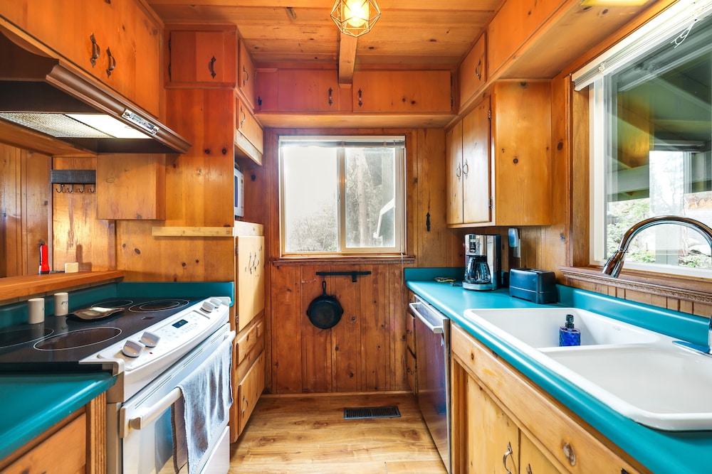 Cozy Mi-wuk Village Cabin: 18 Mi to Dodge Ridge! view 3