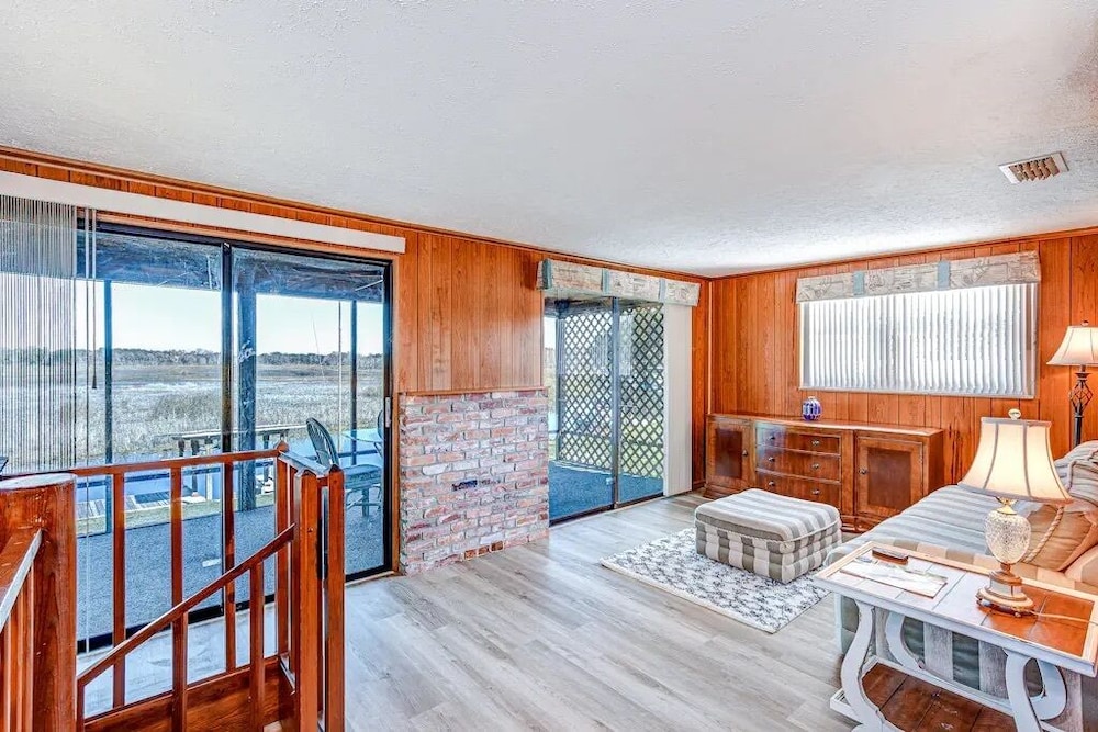 Lake Side Retreat