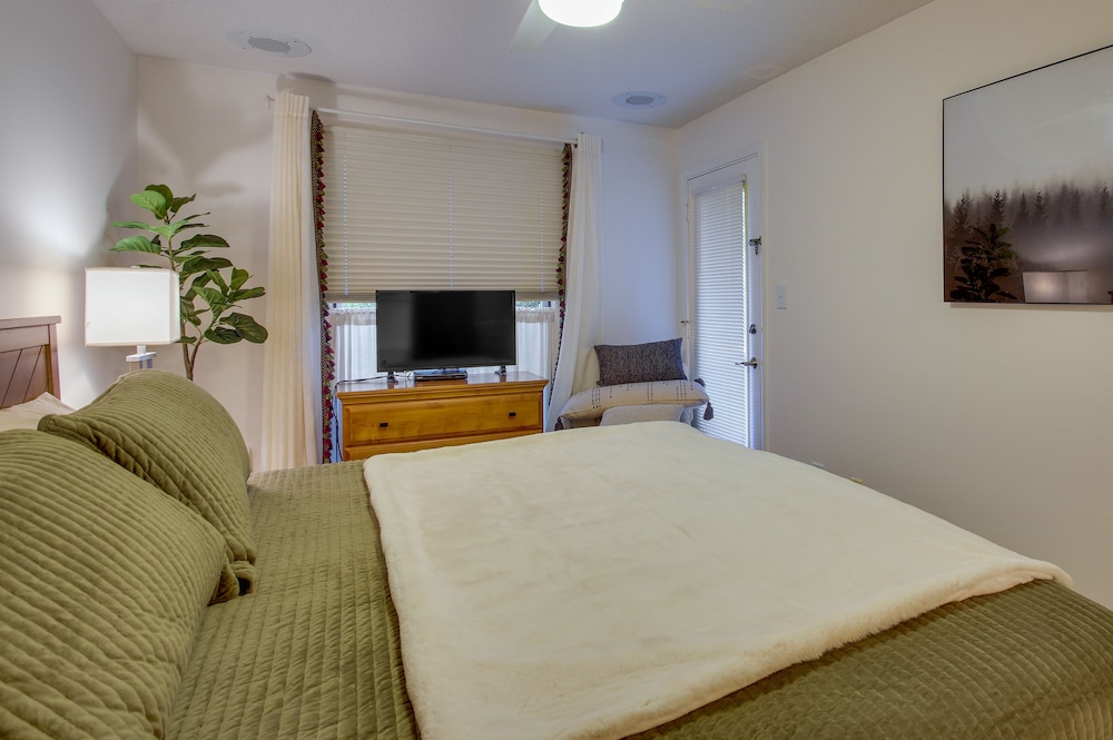 Wintergreen Resort Condo: 1 Mi to Skiing! view 2
