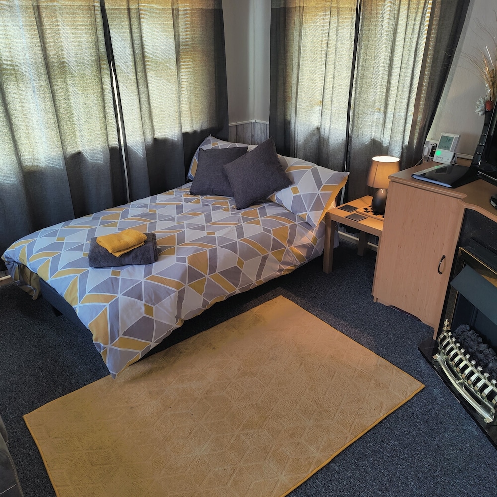 2-bed Caravan at Billing Aquadrome Northampton view 4