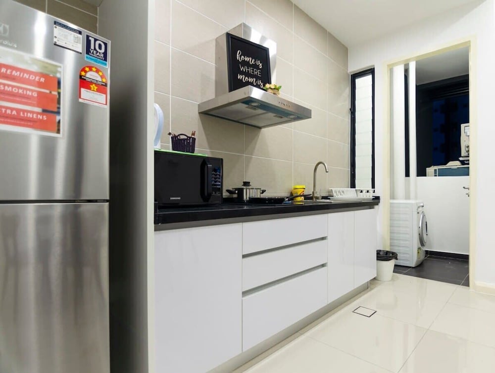 A Lovely 2BR D'pristine Suite Near Legoland