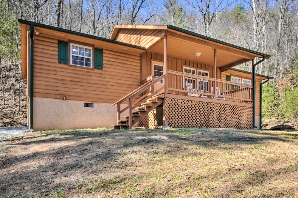 8 Mi to Chattooga River: Pet-friendly Mtn Cabin view 4