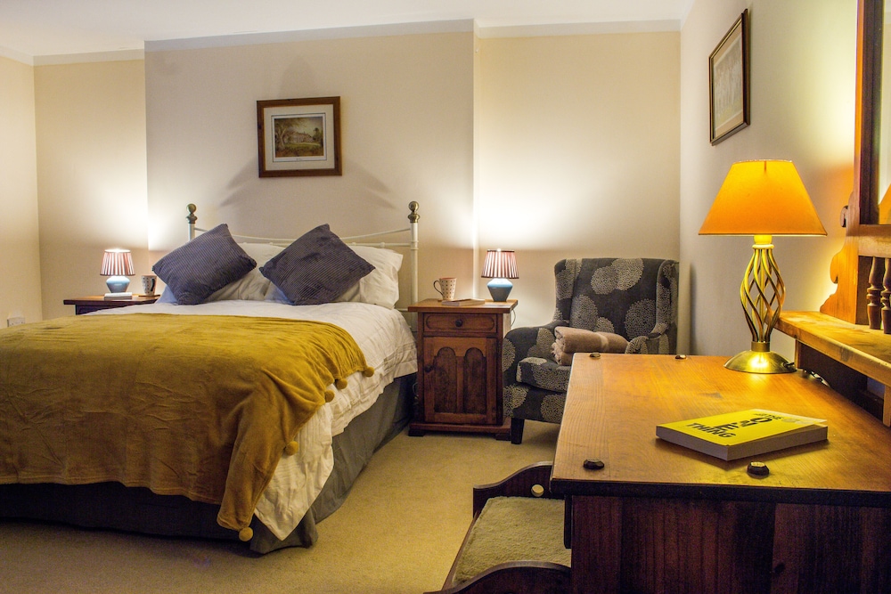 Hillbrook House Apartment 9 view 3
