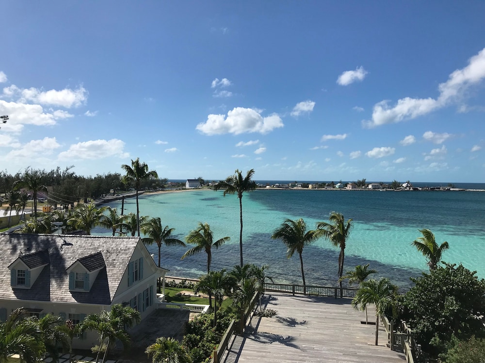 Seas The Day - Brand New Villa W/ocean View, Walk To Rainbow Bea 3 Bedroom Home