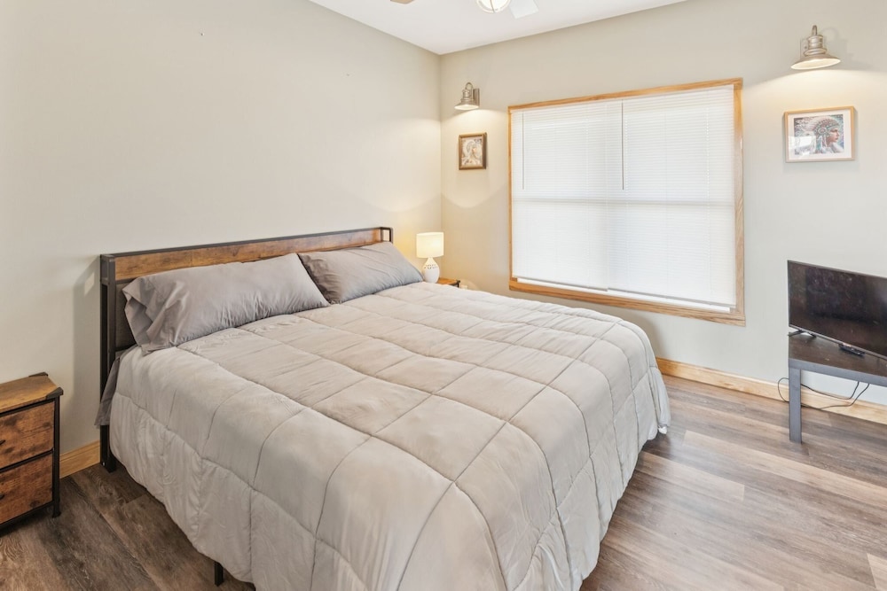 Lakeside 4br Retreat Private, Peaceful & Scenic 4 Bedroom Villa