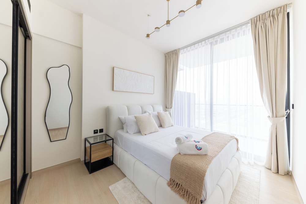 Bright 1BR in Binghatti Corner