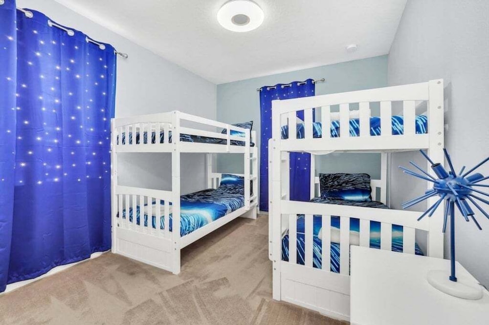 5 Bed Multiple Bunks Perfect For Kids With Pool! 5 Bedroom Townhouse