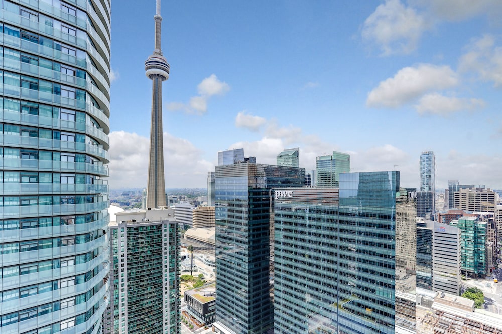 Hotel Platinum Suites - Scotia Bank Arena - Image 1