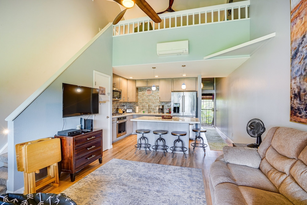 Kaunakakai Vacation Rental w/ Pool Access & A/c!