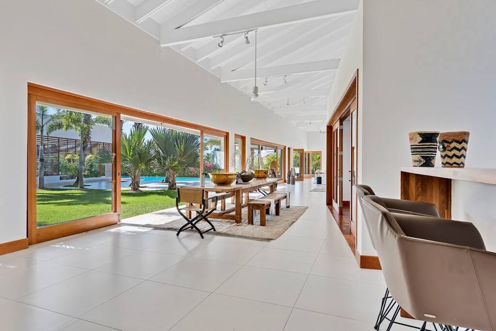 Modern Oasis Stunning Views of Golf Course River