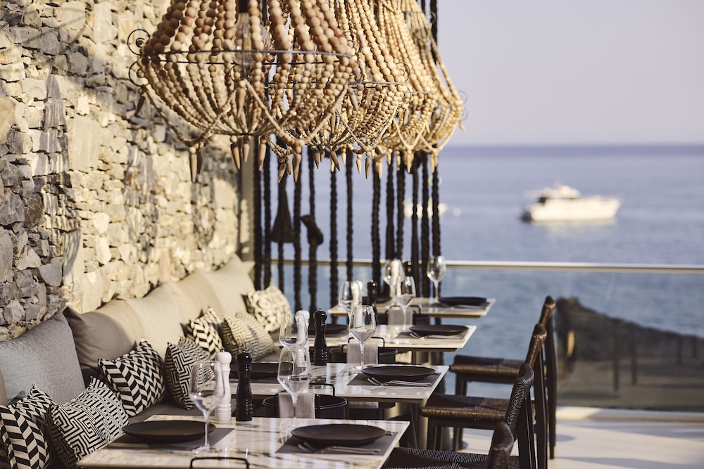 Artemis Seaside Resort