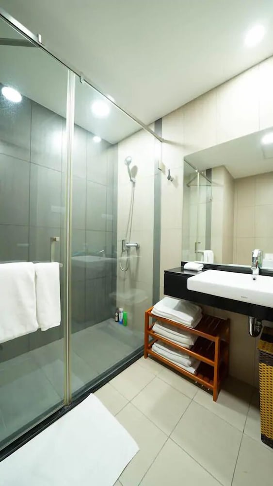 Bayhomes Lancaster Serviced Apartment