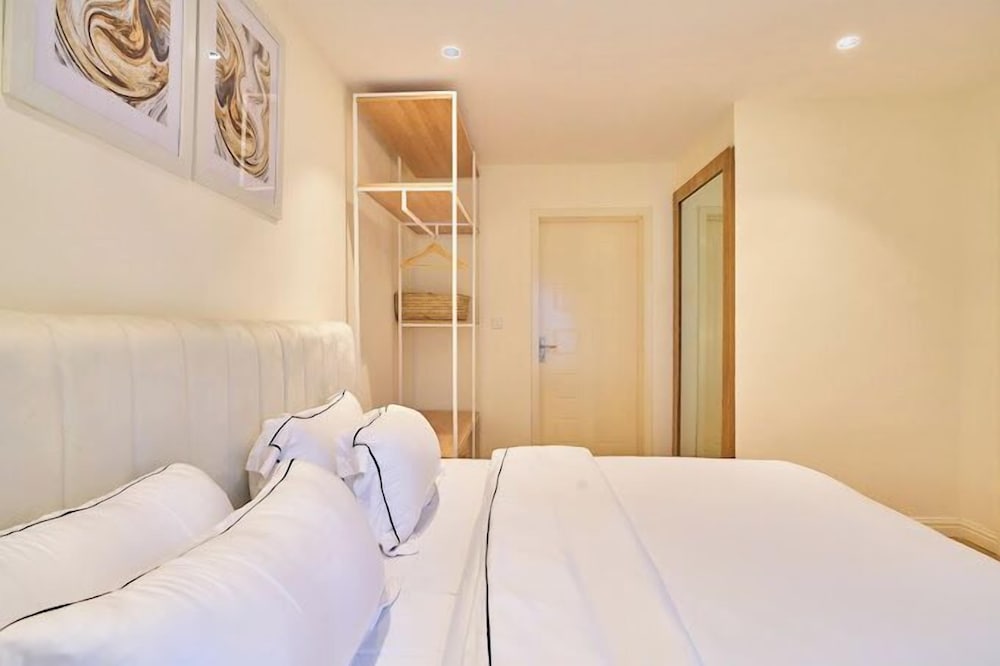 Hillview Apartments