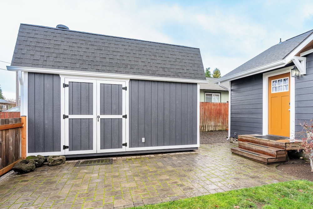 Family-friendly Cottage w/ Playground in Centralia