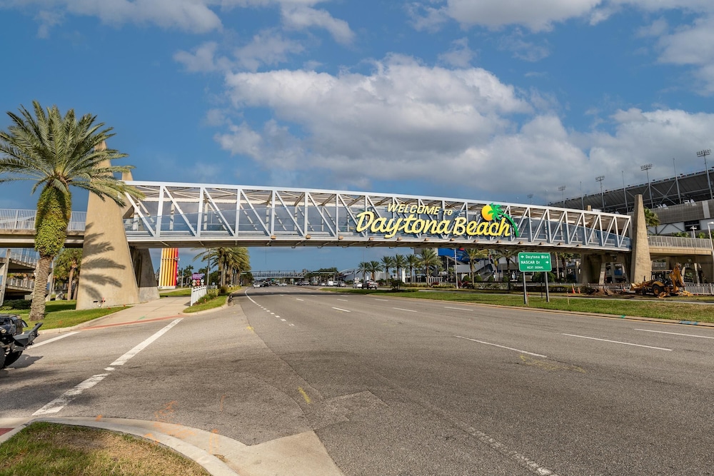 Surfside Club 503