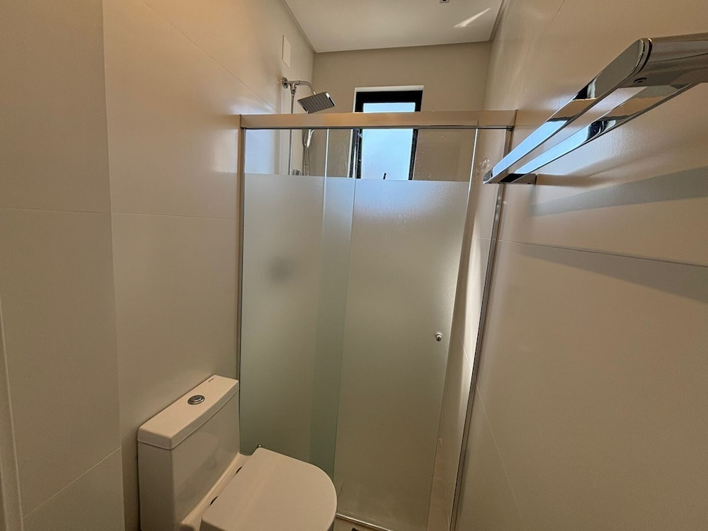 Partial Ocean View Apt w/ Barbecue Grill Axp1301
