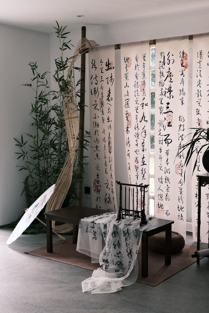 Miyue Shenzhen Tianlu Secret Wild Wizard Holiday Hotel