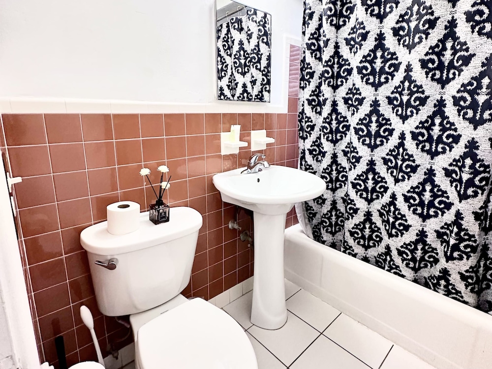 Southwinds 5 for 5 Guests -near the Beach