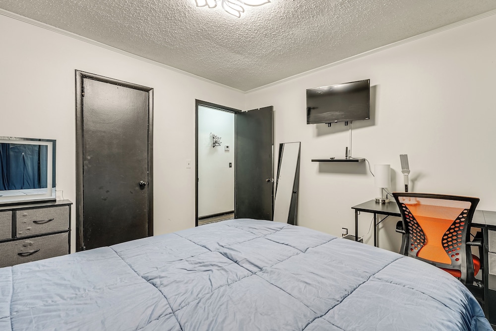 5 Mi to Town: Pet-friendly Retreat in Marietta!