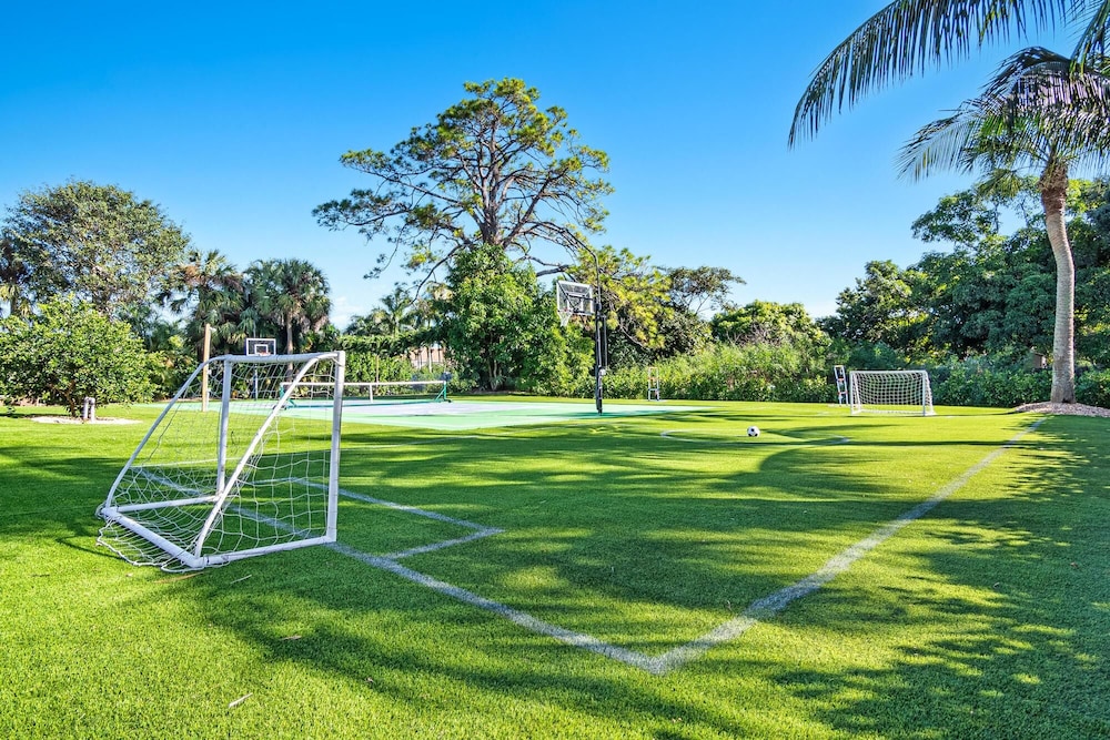 Luxurious 6-Bedroom Villa with Pool & Games