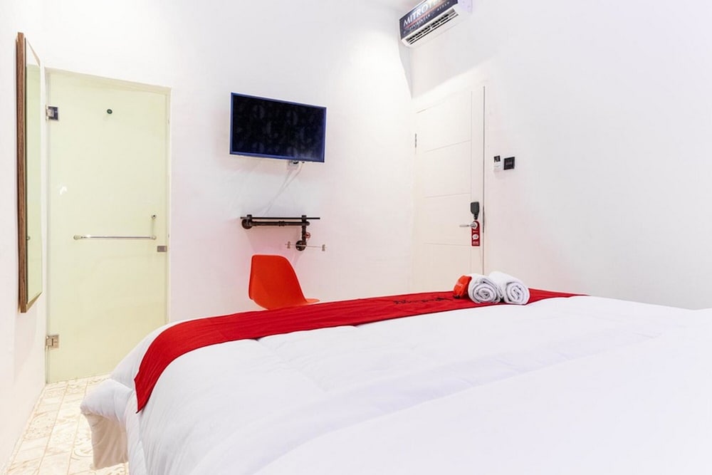 RedDoorz Plus near Ringroad City Walks Medan 2 view 3