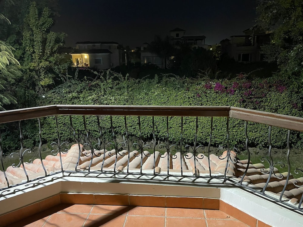 Beverly hills villa with garden