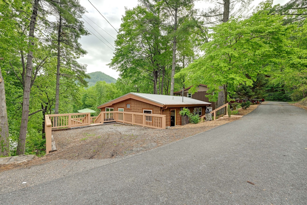 Modern 'little Bear Cottage' At Santeetlah Lake! view 3