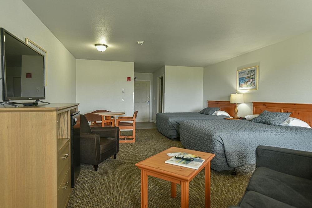 Sunset Oceanfront Lodging