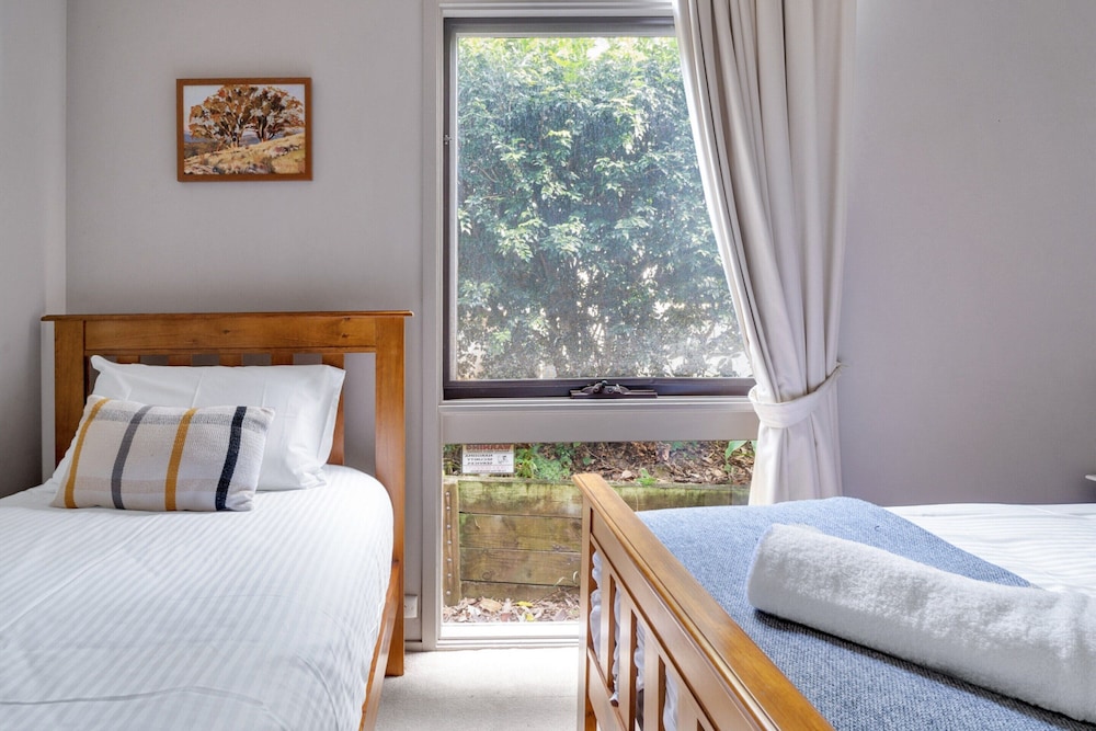 Secluded 3-bed Retreat Moments to the Beach