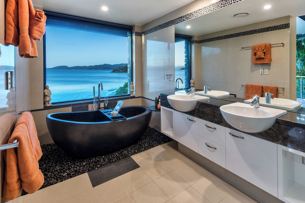 Edge 18 Waterfront Luxury